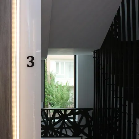Uparthotel *