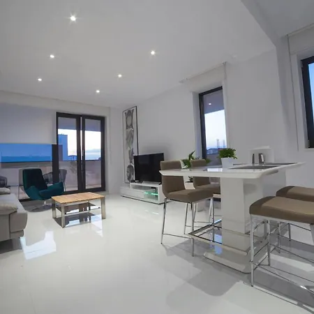 Uparthotel *